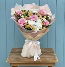 Букет цветов из:  Гвоздики, Орхидеи и Розы в Голынки