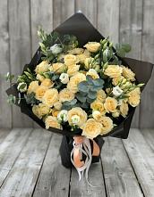 Букет цветов из:  Розы и Лизиантусы в Голынки
