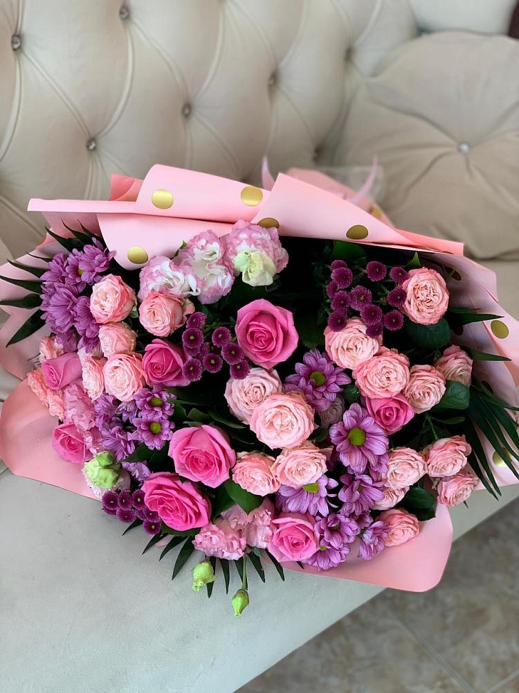 Букет цветов из: Хризантемы, Розы и Лизиантусы в Голынки