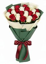 Букет Микс из красных и белых роз в Голынки