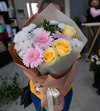 Букет цветов из:  Герберы, Розы и Хризантемы в Голынки