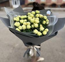 Букет Белые кустовые розы Солинеро в Голынки