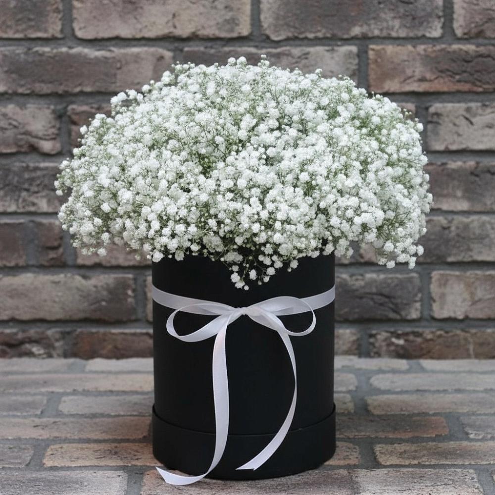 Цветочная композиция из Гипсофила в шляпной коробке в Голынки