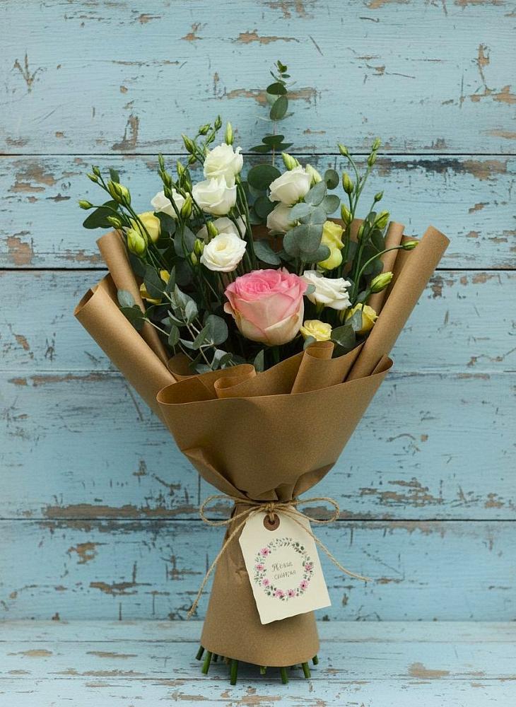 Букет цветов из: Розы и Лизиантусы в Голынки