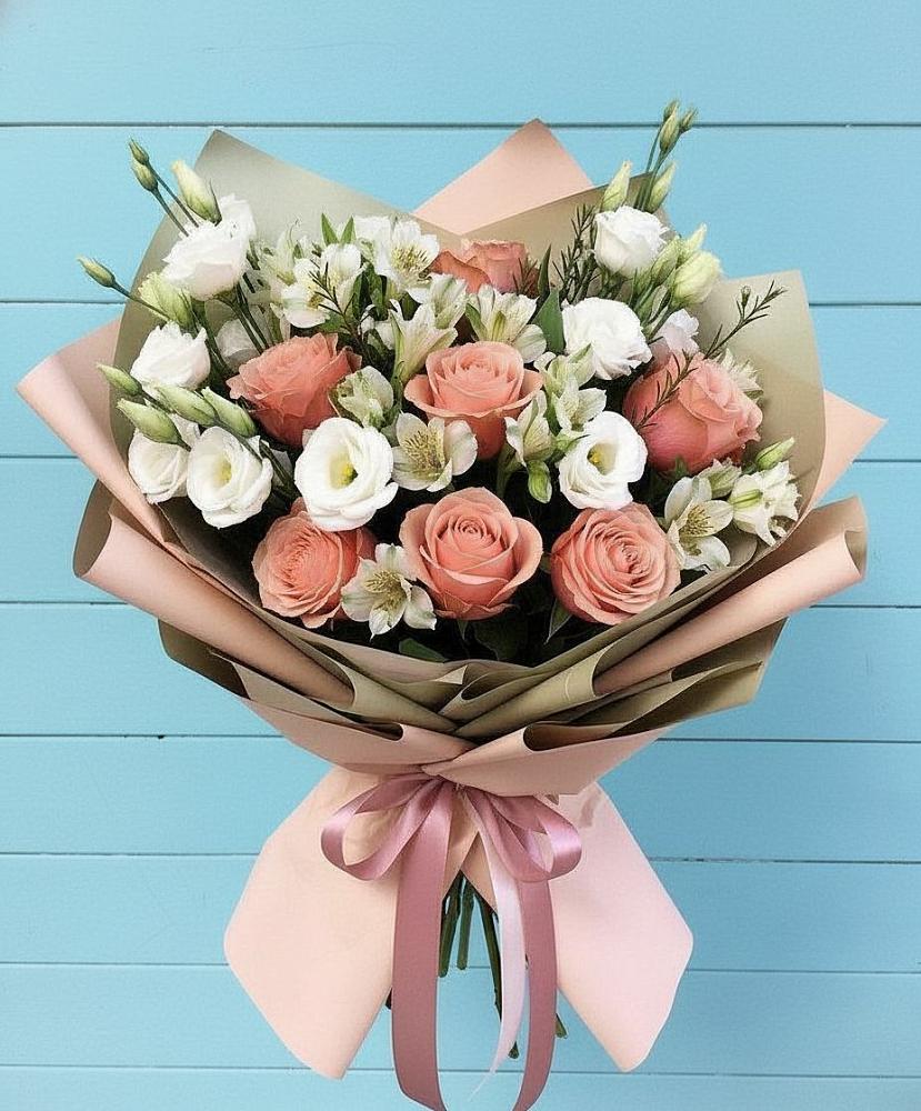 Букет цветов из: Розы, Альстромерии и Лизиантусы в Голынки