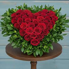 Цветочная композиция из Розы в виде сердца в Голынки