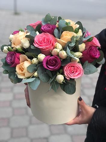Цветочная композиция из Розы в шляпной коробке в Голынки