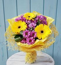 Букет цветов из:  Хризантемы и Герберы в Голынки