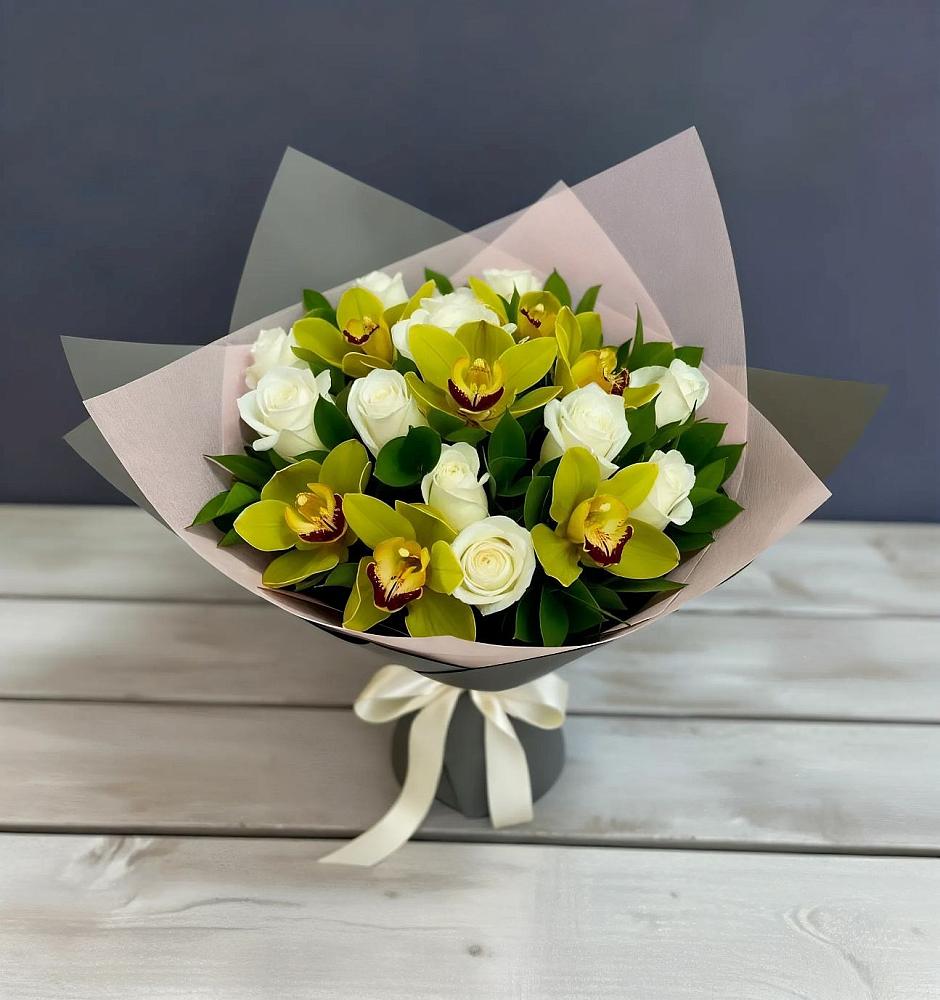 Букет цветов из: Орхидеи и Розы в Голынки