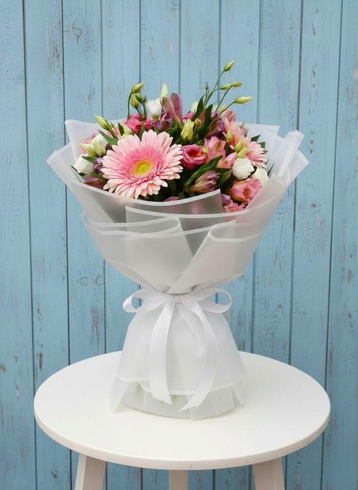 Букет цветов из: Герберы, Альстромерии и Лизиантусы в Голынки