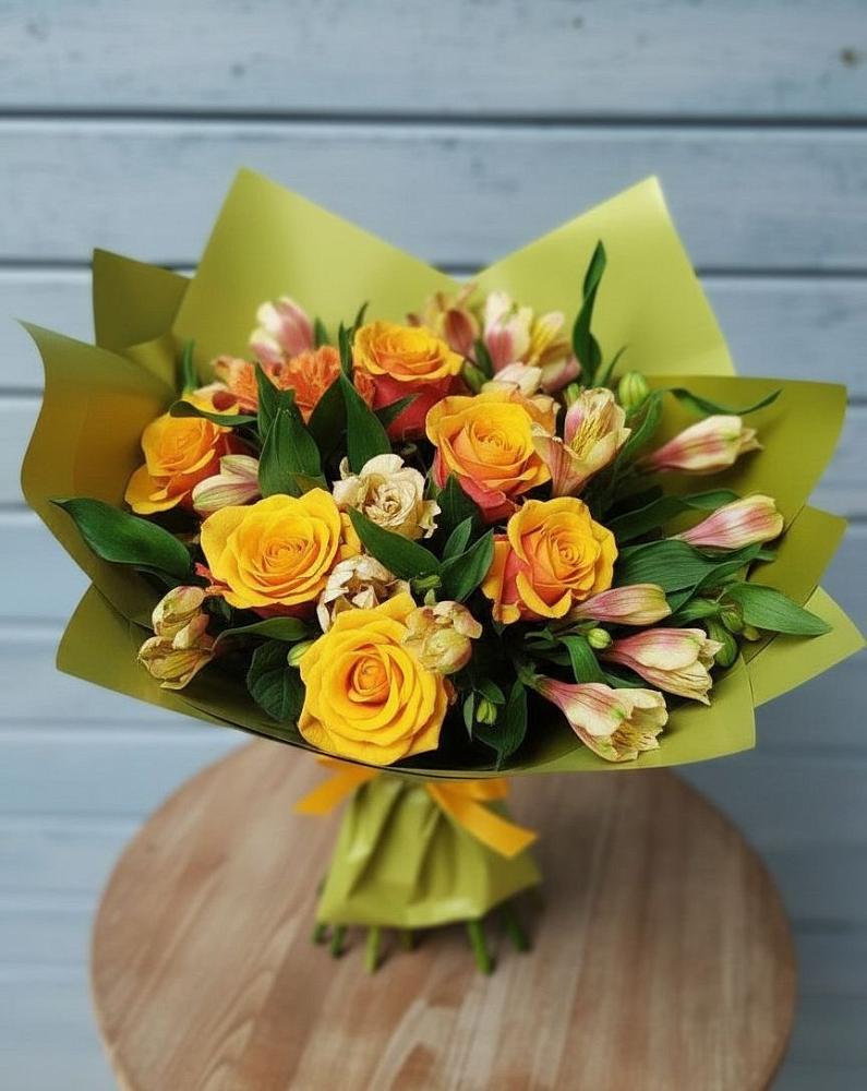 Букет цветов из: Альстромерии и Розы в Голынки