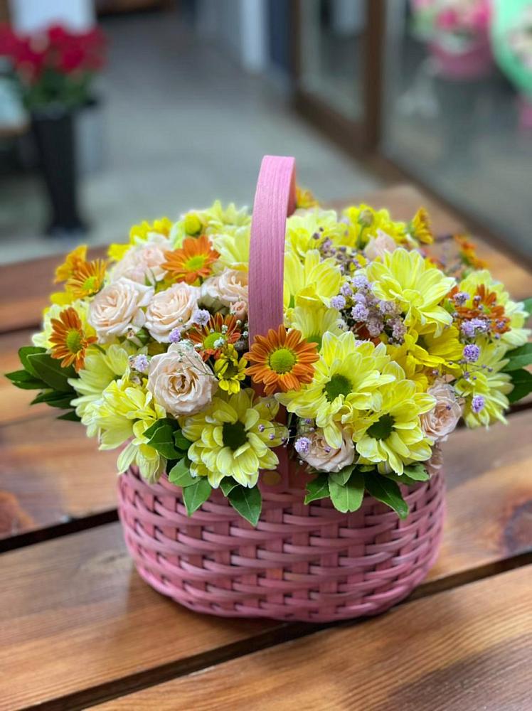 Цветочная композиция из Хризантемы и Розы в корзине в Голынки