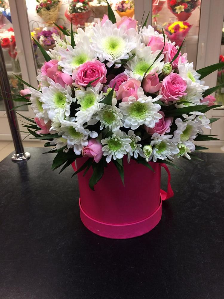 Цветочная композиция из Розы и Хризантемы в шляпной коробке в Голынки