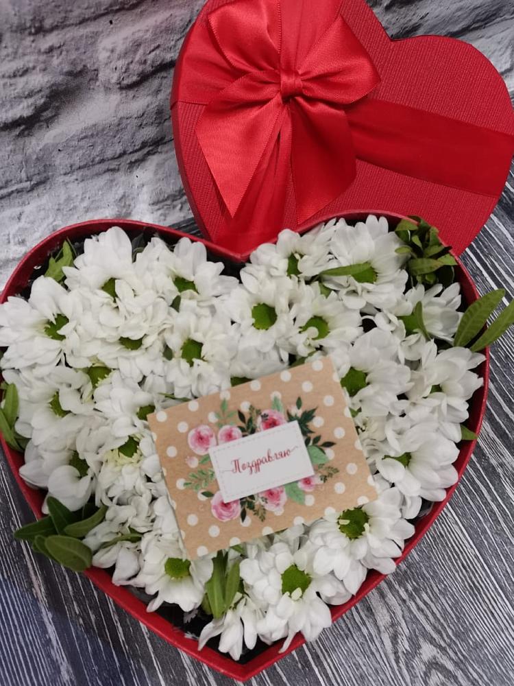 Цветочная композиция из Хризантемы в виде сердца в Голынки