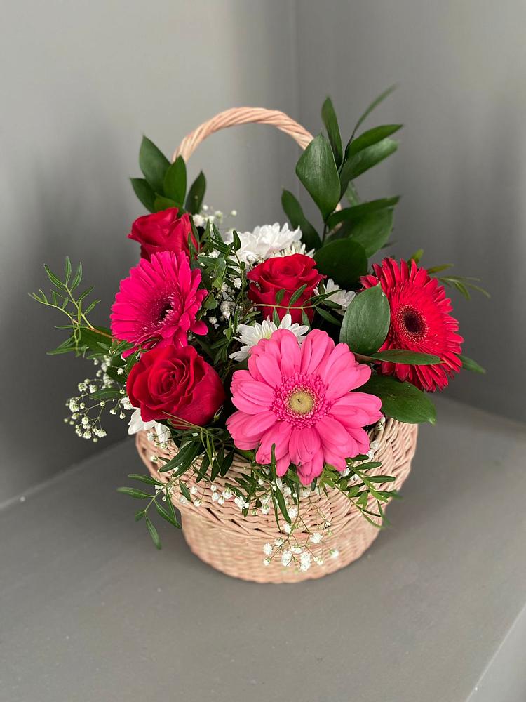 Цветочная композиция из Розы, Хризантемы и Герберы в корзине в Голынки