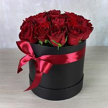 Цветочная композиция из Розы в шляпной коробке в Голынки