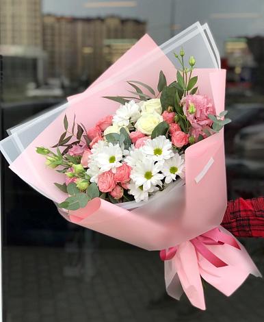 Букет цветов из: Розы, Лизиантусы и Хризантемы в Голынки
