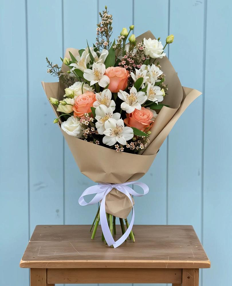 Букет цветов из: Альстромерии, Лизиантусы, Розы и Хризантемы в Голынки